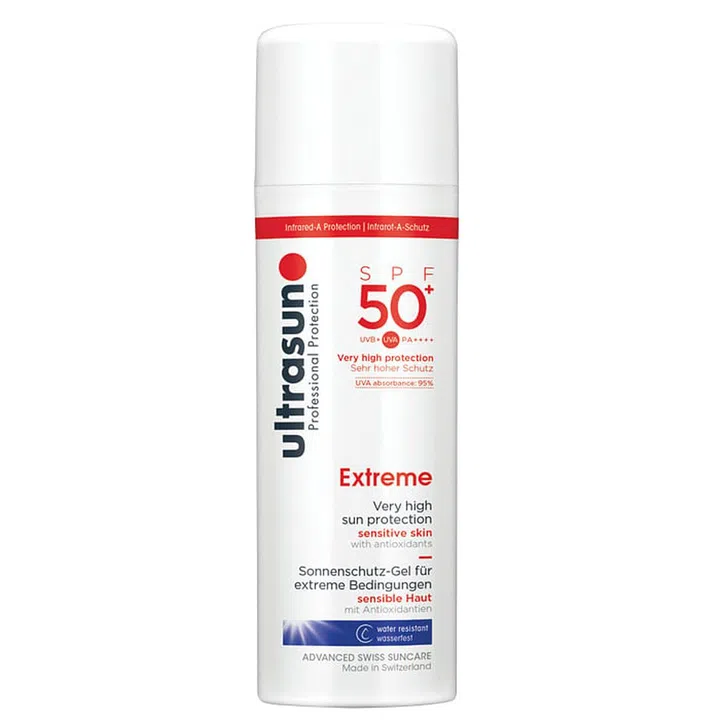 Its refreshing gel texture disappears into skin upon application and continues to protect skin from UV and infrared rays even after coming into contact with water. 