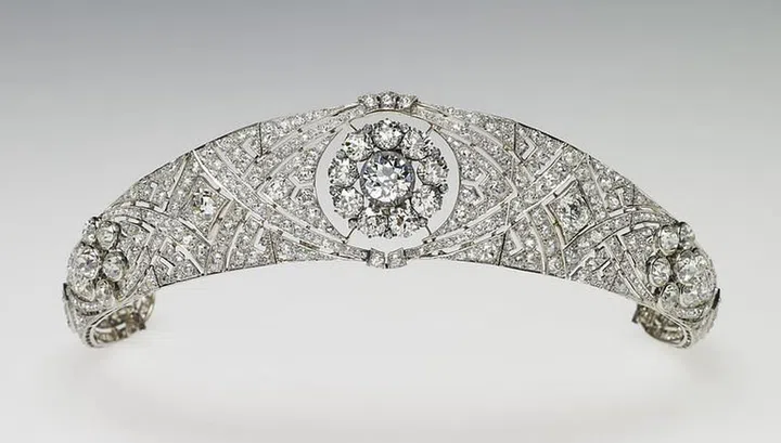 The diamond and platinum bandeau tiara
Photo: Royal Collection Trust