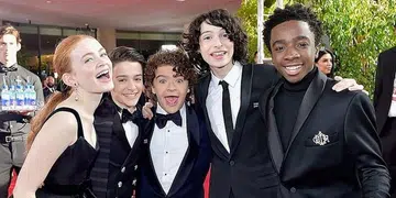 golden globes 2018 stranger things angelina jolie zoe kravitz margot kendall gadot naomi millie meryl zoe tracee america natalie dakota diane emilia