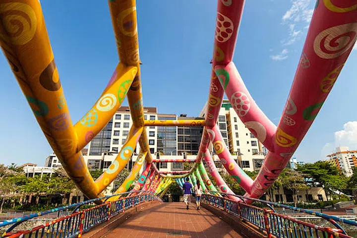 Located in Roberton Quay, this Fruit Loop coloured bridge will be your next new accessory. Painted by the late Pacita Abad in 2004, the Alkaff Bridge became a national sensation. While it's nothing compared to the often visited Cavenagh Bridge, enjoy the riot of colours and architectural splendour. 

Photo: Travel Holic