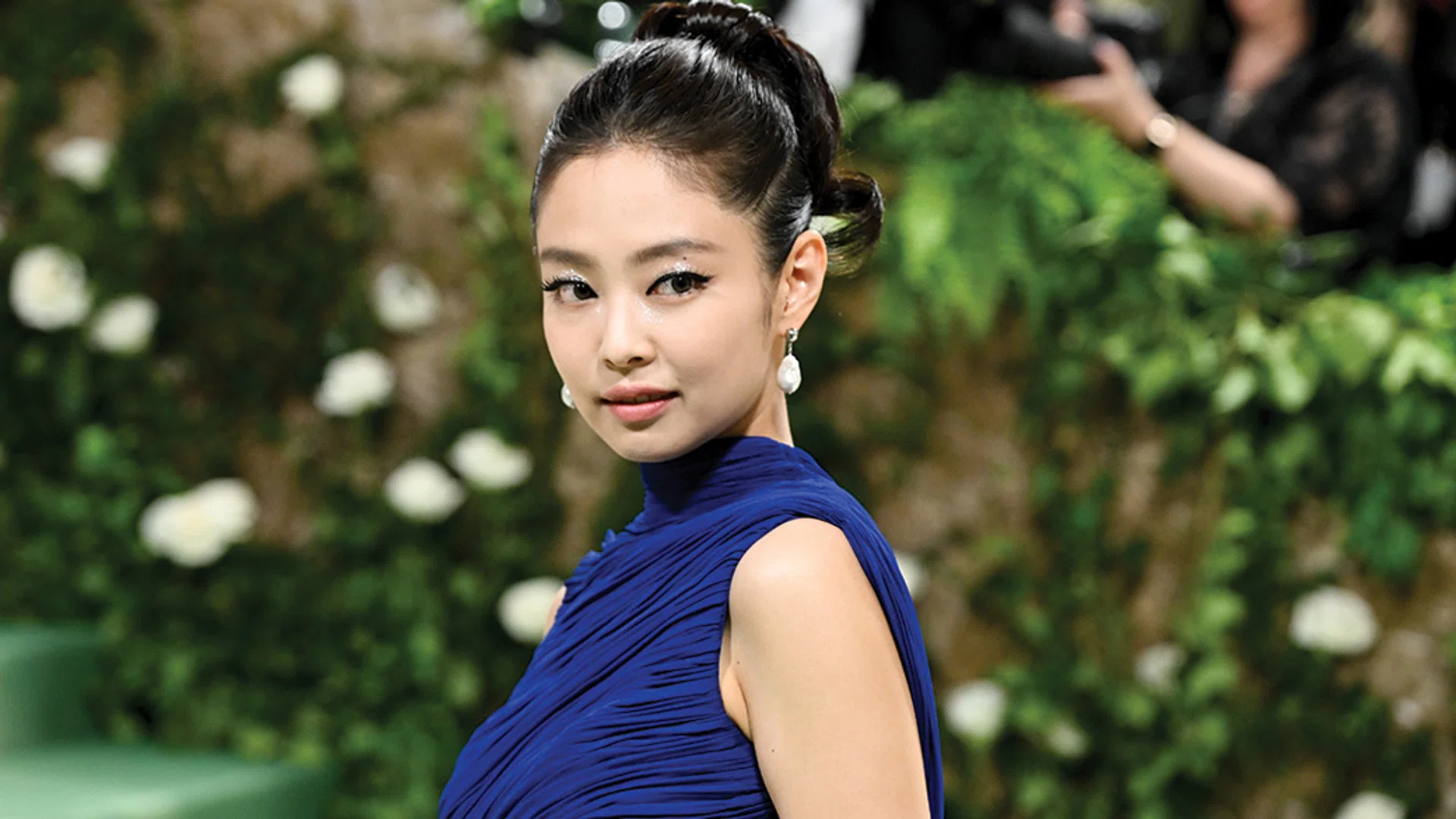 Met Gala 2024: BLACKPINK’s Jennie In Midriff-Baring Alaïa | Harper's ...