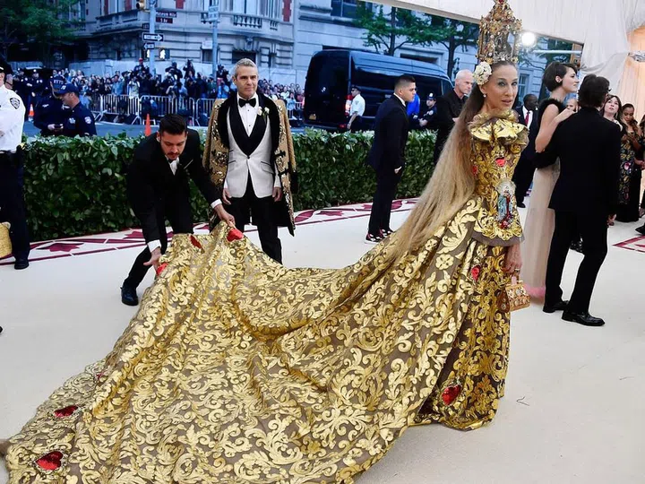 Sarah's assistant probably got a bad back after that night. Photo: Getty 