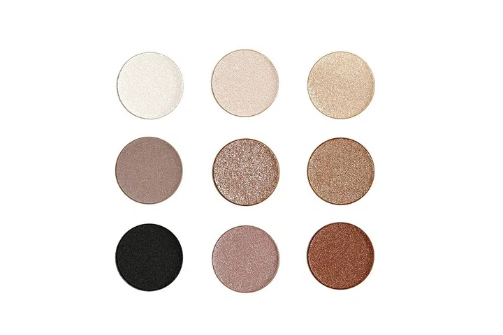 This timeless combination of warm, nude tones complements any skin tone while adding subtle definition.
