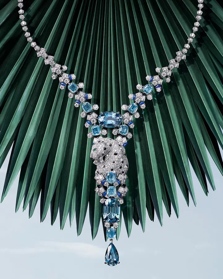Panthère Givrée necklace in white gold with aquamarines, lapis lazuli, onyx, emerald and diamonds