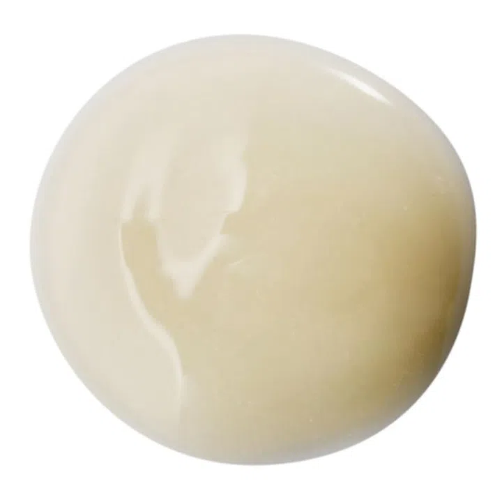 This firming cocktail redensifies skin, lifts facial contours, boosts cell turnover and strengthens skin against environmental stress.