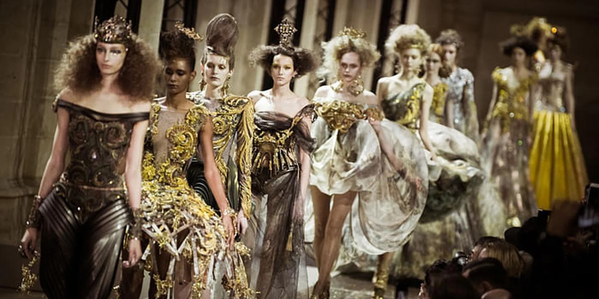 Guo Pei Haute Couture SS17
