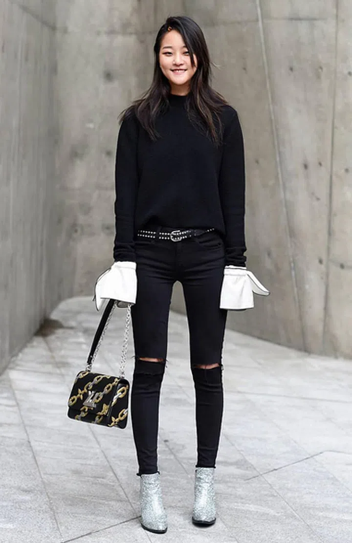 Make a style statement with long-lined sleeves and shirt cuffs. Wear this to offset a streamlined sartorial silhouette or conversely, amplify the beguiling langour of boho-chic dressing. Photo: Instagram/@streetper