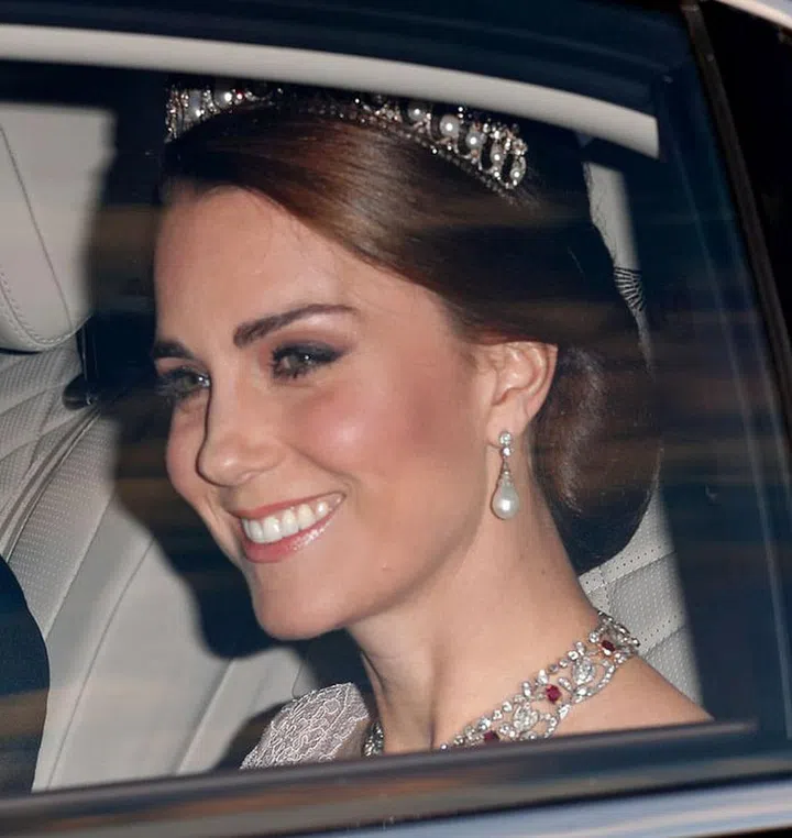 Kate Middleton in the Lover’s Knot tiara in 2017. Photo: Getty/Max Mumby/Indigo