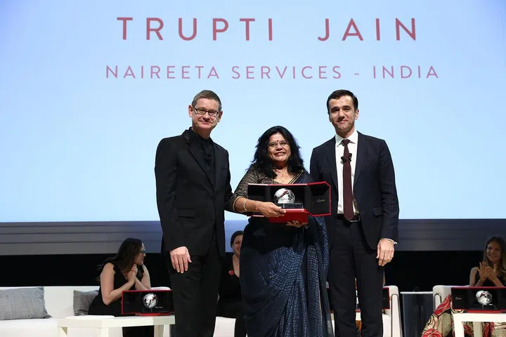 Naireeta Services addresses the issues of drought and flash floods destroying farmers’ crops. It provides handmade water management solutions enabling small farmers to filter and store rainwater in the underground to become independent from extreme weather conditions and dry periods.