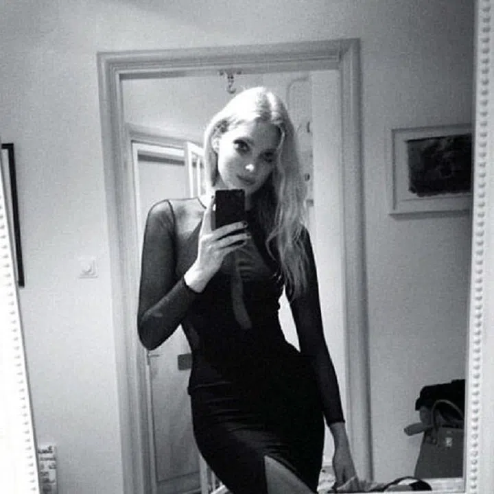 Taking a selfie in a mirror ensures your aim will be perfect, plus you can include more of yourself, like your chic outfit for the night a la Elsa Hosk.
