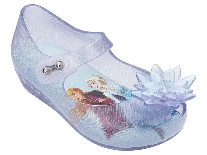 Available at selected Melissa stores.

Photo: Courtesy