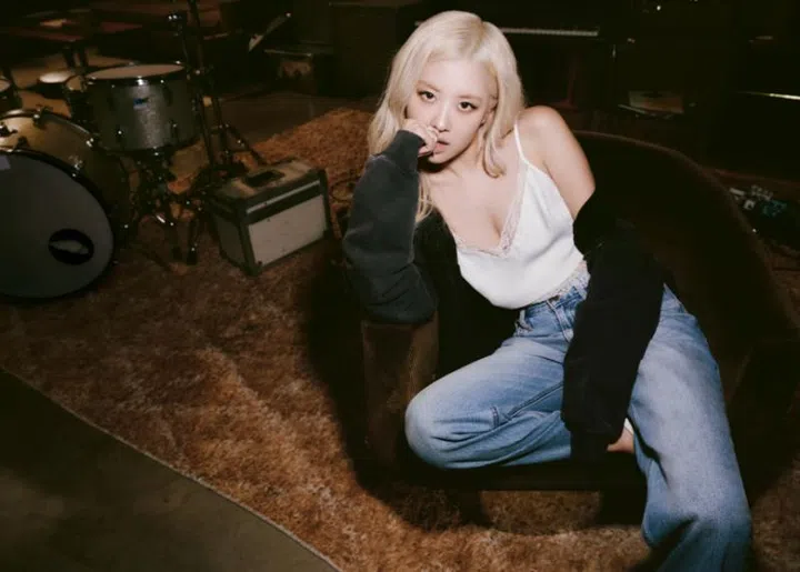 celebrity campaigns, rosé x levi’s