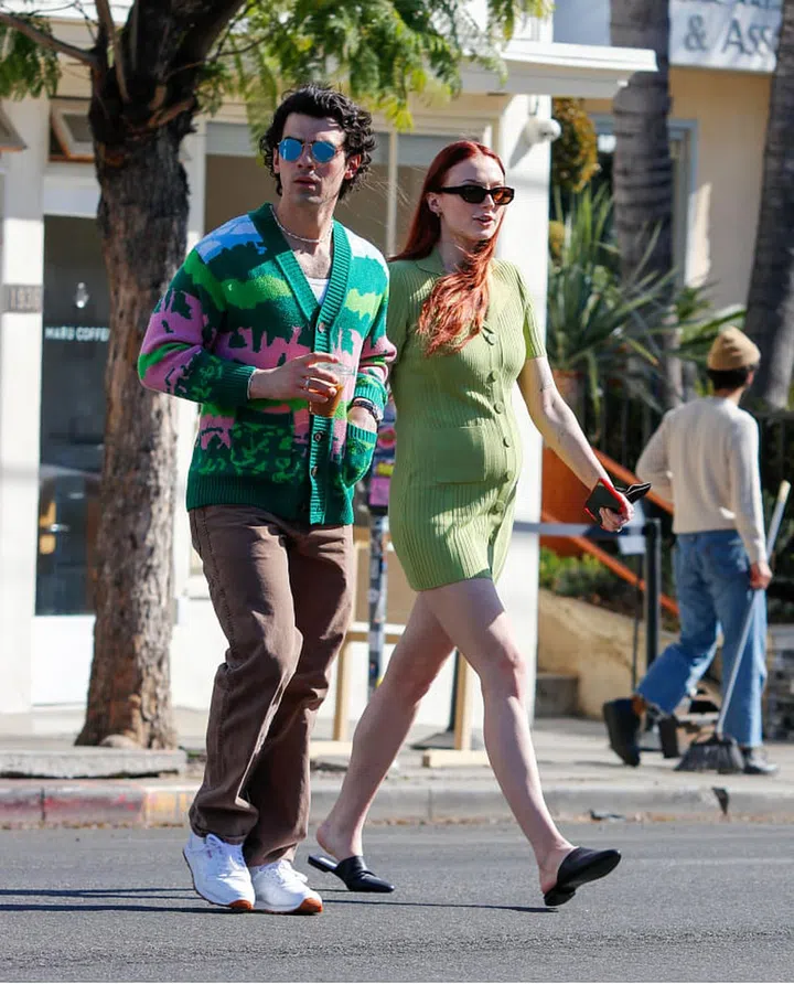 Maternity Dresses that aren't maternity dress-Joe Jonas and Sophie Turner