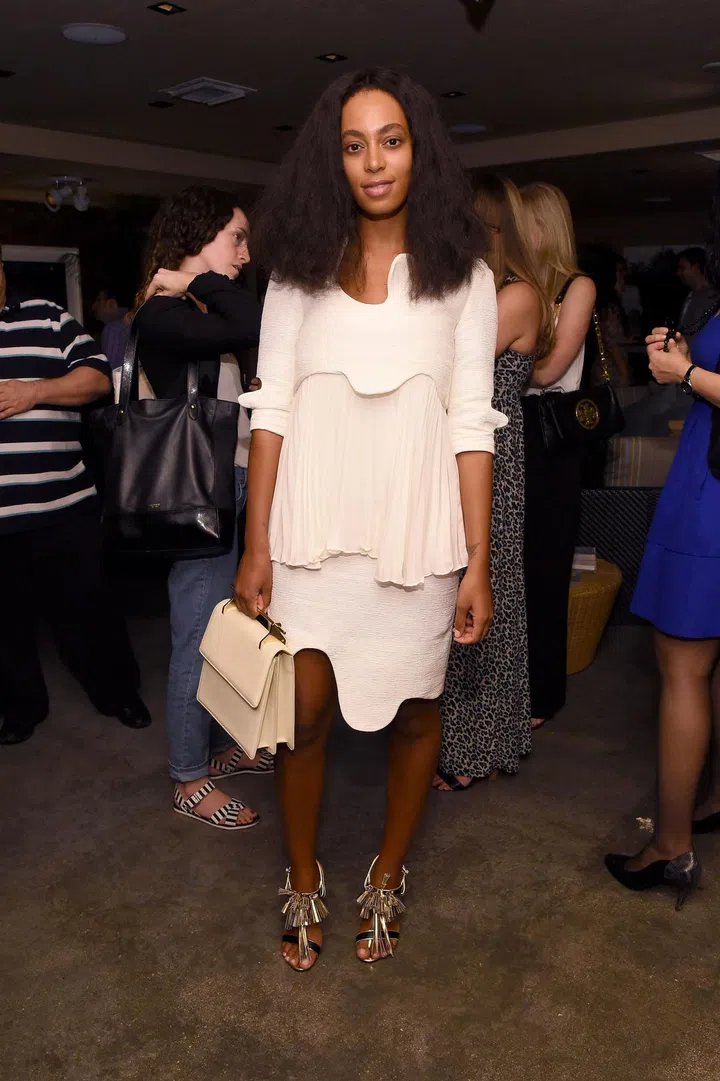 She can also wear structural off white dress and minimal makeup, and made it look freaking fabulous