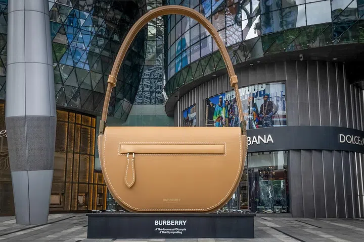 Singapore is the third stop for the giant Burberry Olympia bag (Photo: Burberry)