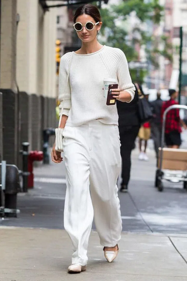 If you don't want to show off too much skin, opt for loose, baggy layers in the heat.
Photo: Getty
