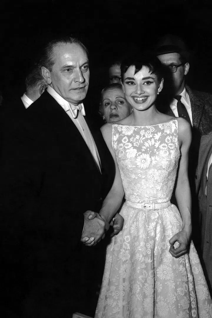The actress wore a Givenchy dress to the 26th annual Academy Awards in 1954, where she won the award for Best Actress for her role in Roman Holiday.