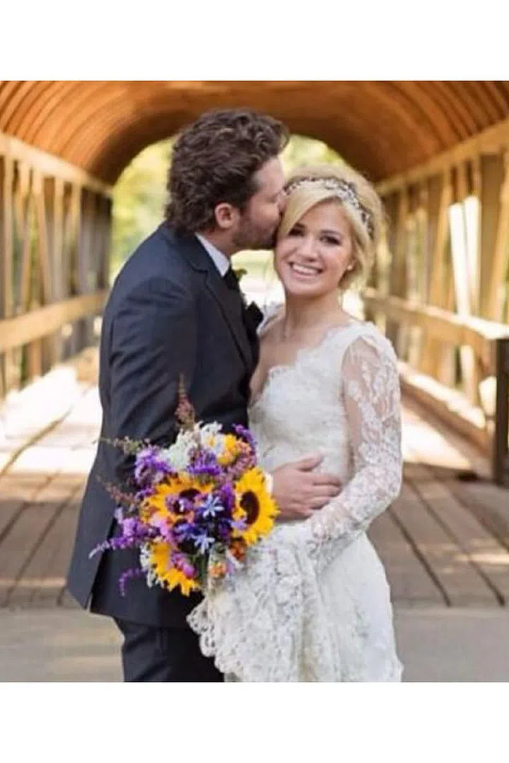 Kelly Clarkson in Alice Temperley