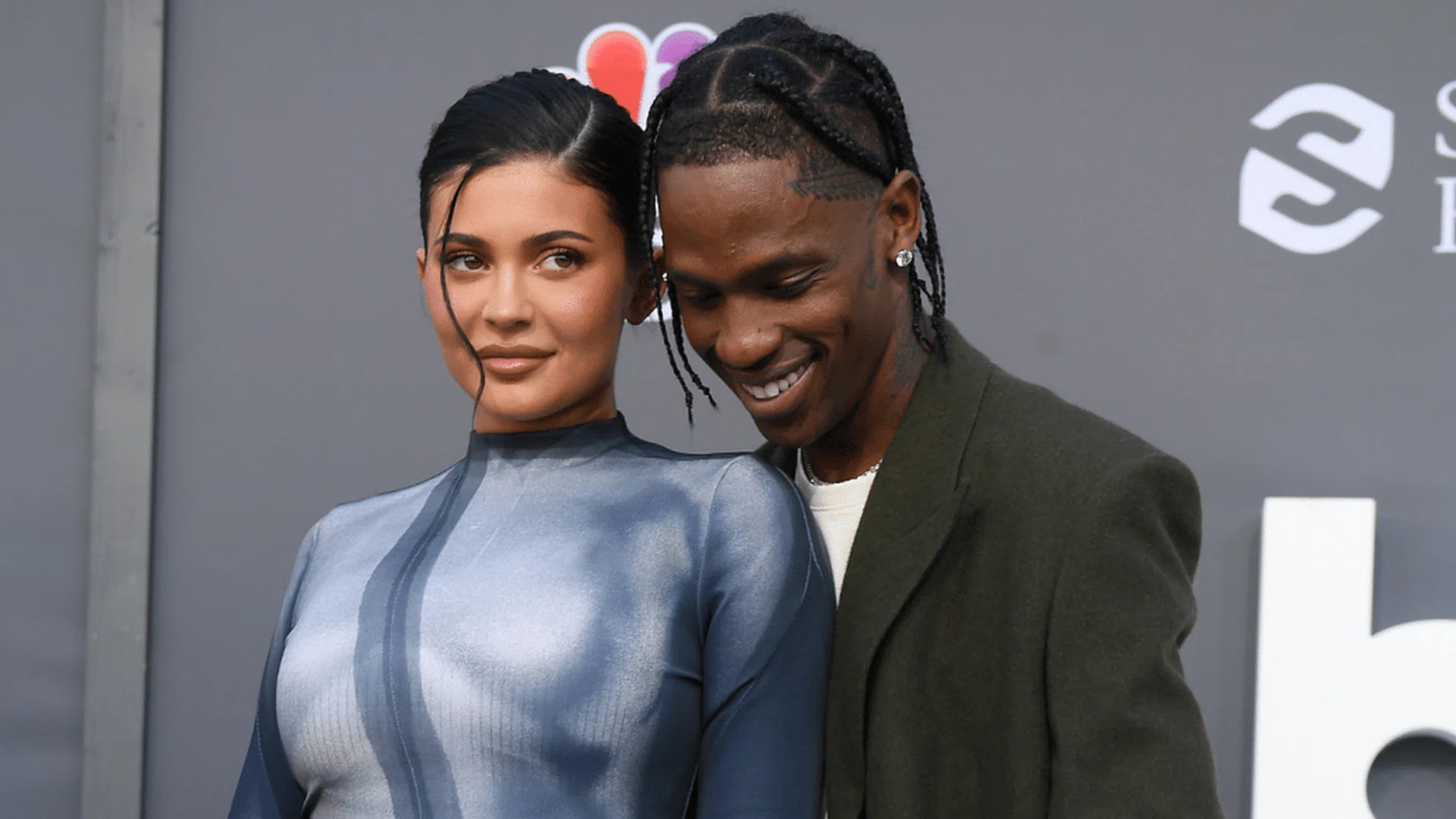 Kylie Jenner And Travis Scott Walk Billboard Music Awards Red Carpet With Daughter Stormi