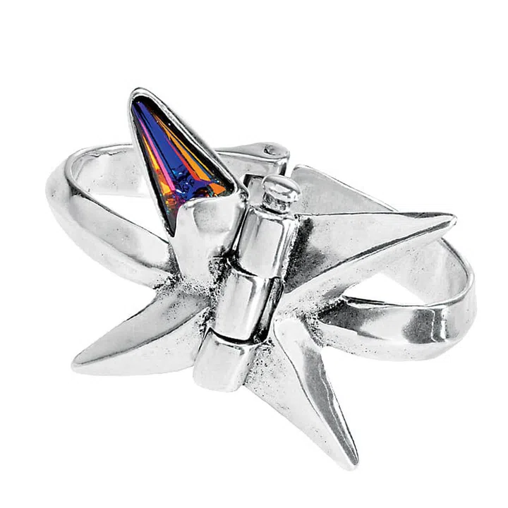 For 20 years, Spanish brand UNOde50 has set out to do one thing in the jewellery world: Break all existing moulds. A sense of wild freedom flows through  collections like Rebel Voices, Be Unic and Natural
Soul. Featuring pieces that bear an organic, handcrafted aesthetic, in a mix of materials from crystals to beads and leather, UNOde50 designs are decidedly rough around the edges.