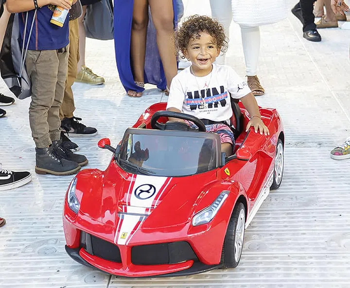 hbsg-asahd-khaled-flexing-on-instagram