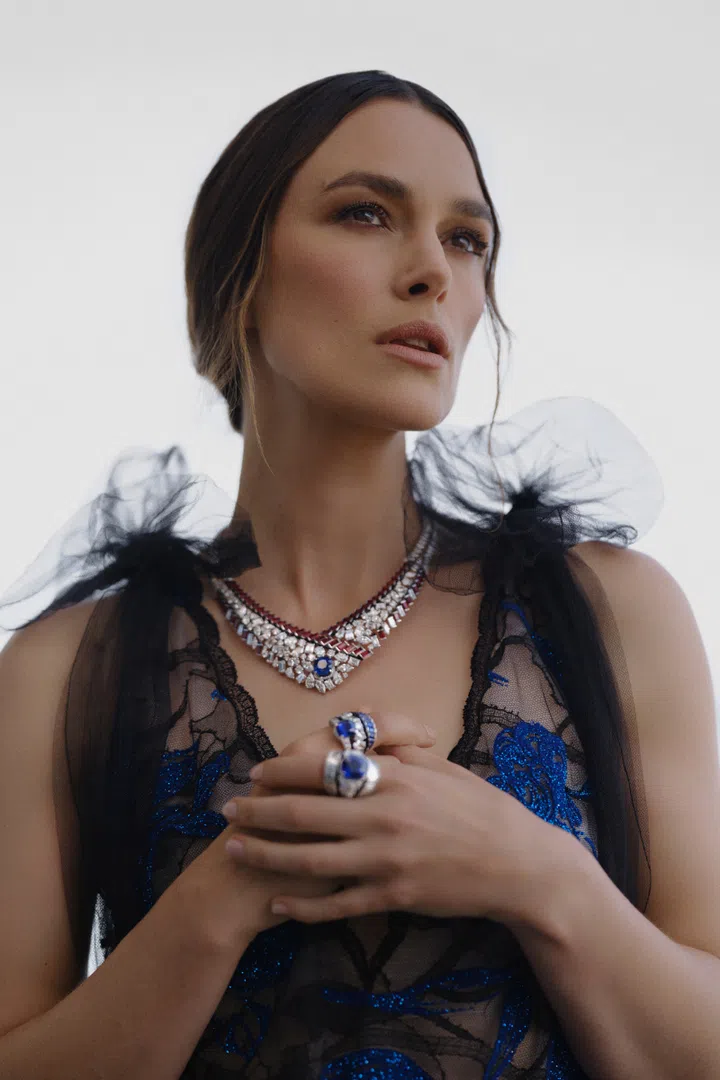 Keira Knightley wearing the Graphic Line necklace and rings from Chanel’s ‘Sport’ High Jewellery collection