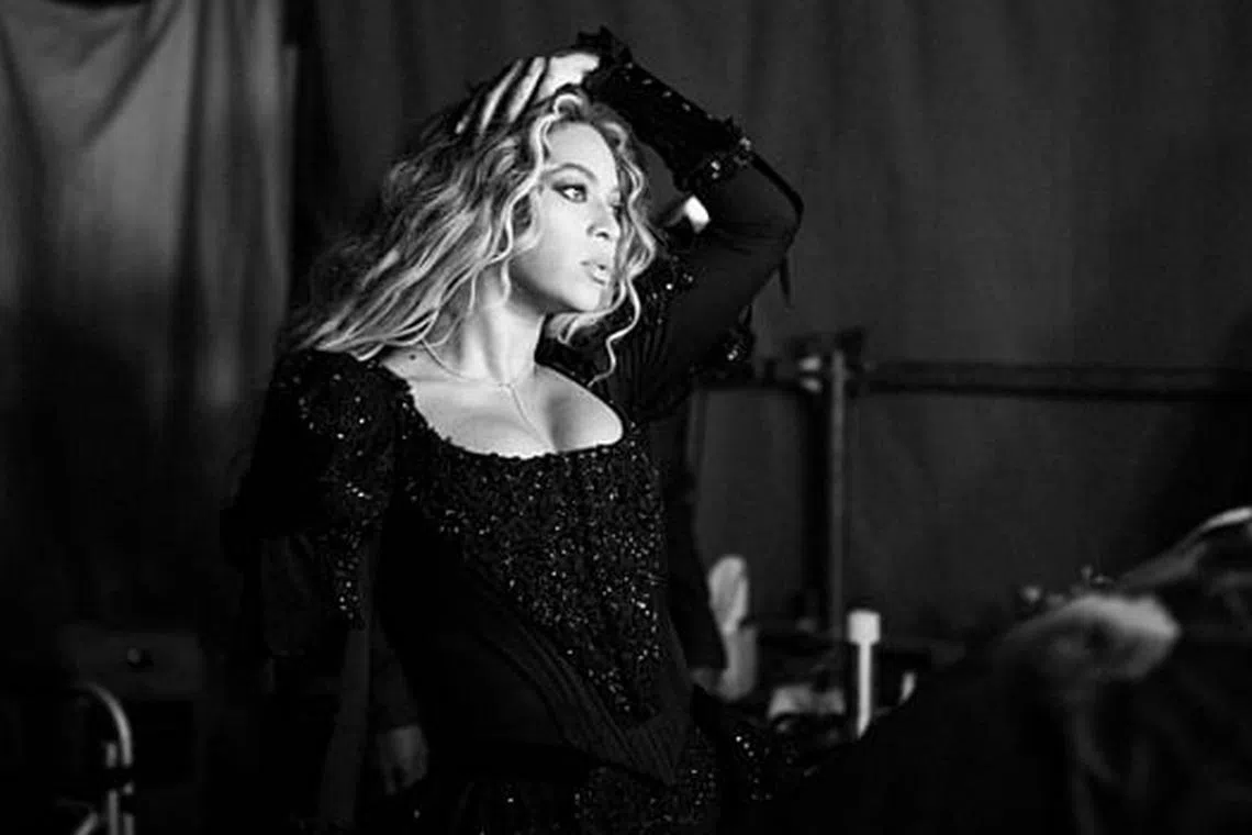 Here's What Goes Down Backstage At A Beyoncé Concert | Harper's Bazaar ...