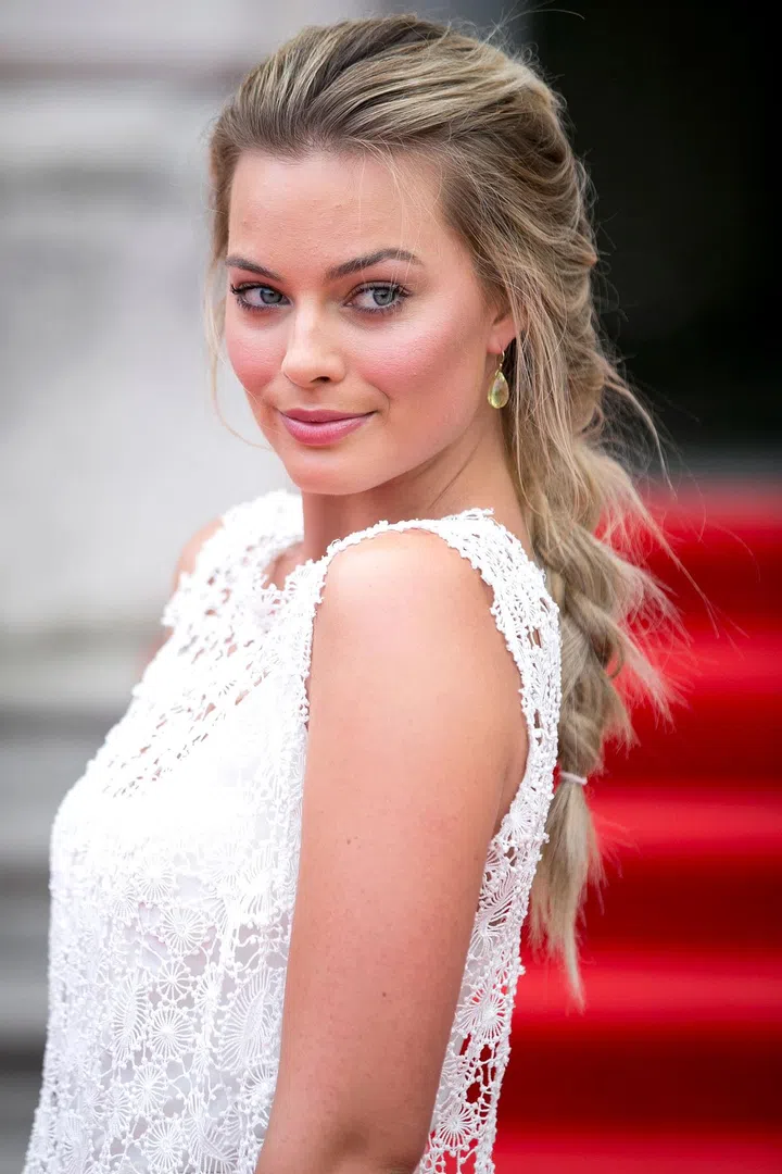 Remember that simple French braid you wore down your back every other day in grade school? Robbie takes it to the next level with artfully-mussed strands escaping from the plait.