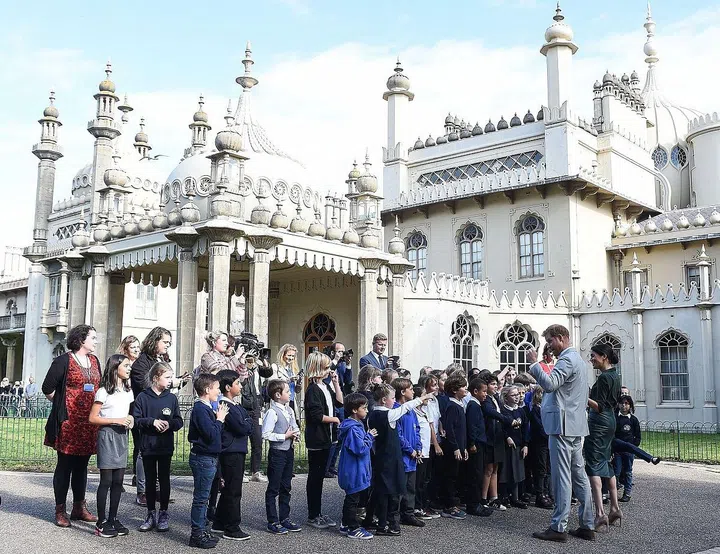 For their third stop of the day, Meghan and Harry paid a visit to Brighton's Royal Pavilion.