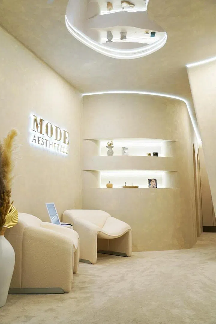 This image has an empty alt attribute; its file name is Spa-Awards-2023-Best-Fat-Busting-Treatment-Mode-Aesthetics-outlet-683x1024.jpg