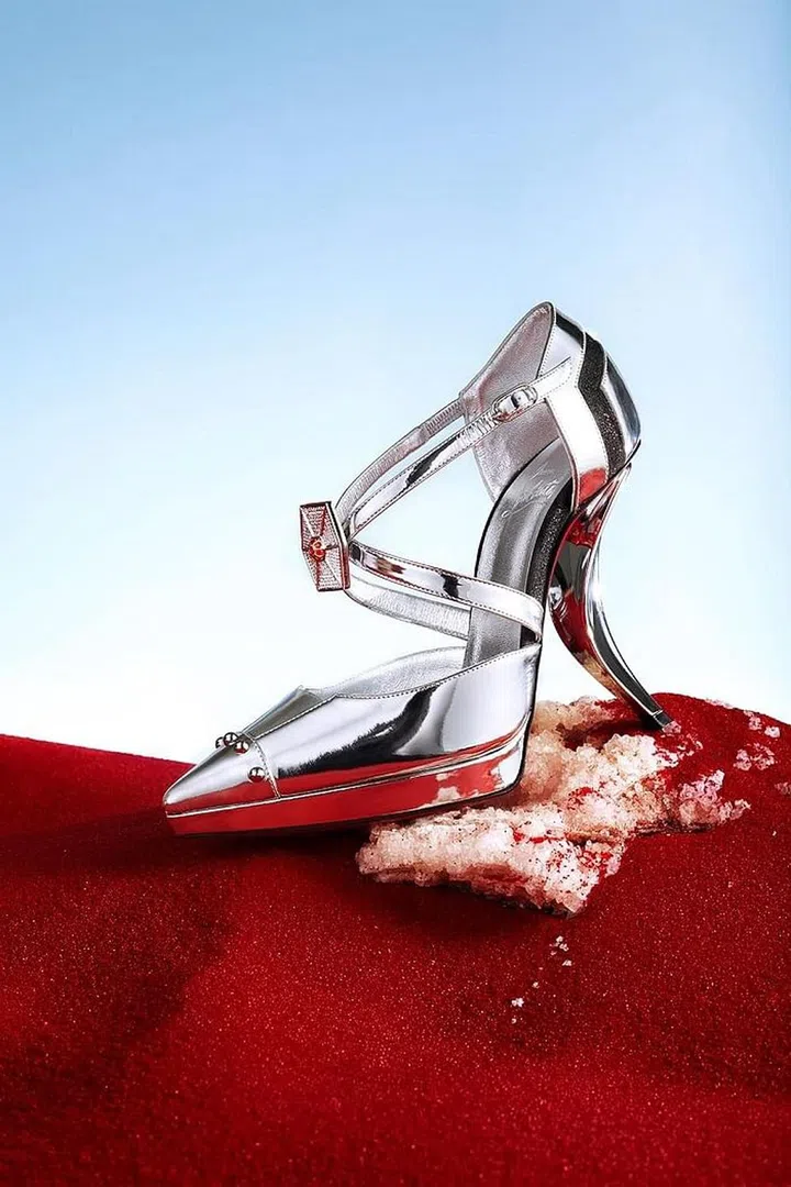 This silver style was inspired by Captain Phasma (Gwendoline Christie), if the sleek lines and metallic color scheme didn't already give it away. The criss-crossing straps imitate the curves of her armor. Photo: Guillaume Fandel