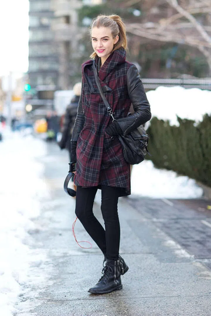 Through snow and ice—all-weather boots are a must, especially when you can't bear to put on chunky snow boots for the umpteenth time. Seen on Josephine Skriver. Photo: Diego Zuko