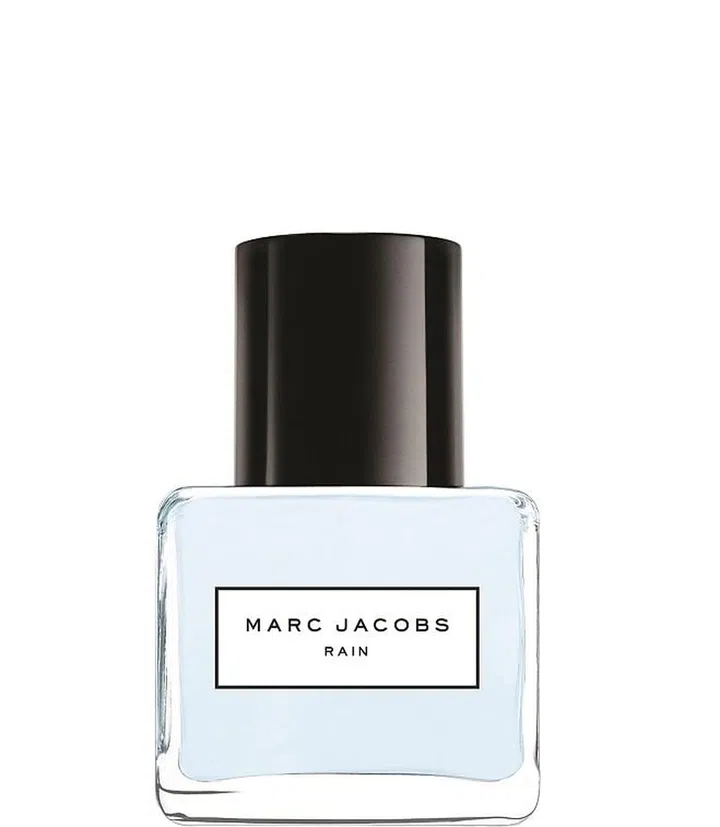 Delicate florals and citrus notes meet tropical rain accord for a relaxed and refreshing vibe.