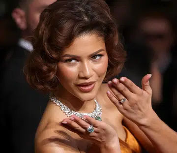 zendaya golden globes 2025 bvlgari jewellery jessica mccormack engagement ring