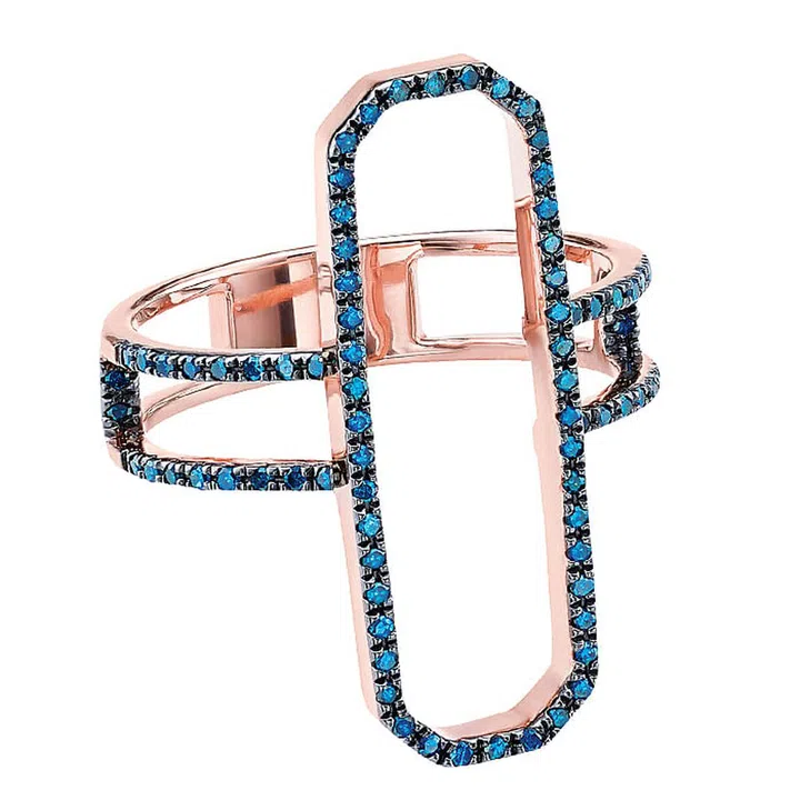 Tolstoy’s heroine Anna Karenina turned heads and stole hearts by forgoing fl amboyance in favour of understatement. Take a page from the icon’s book by opting for discreet yet impactful styles: Monica Vinader’s deco-inspired Naida ring fits the bill perfectly.