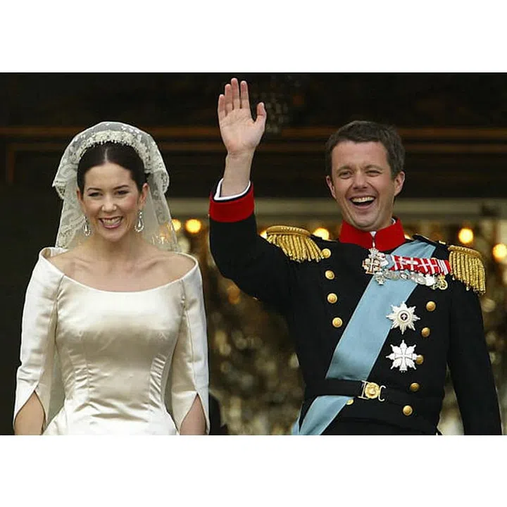 Mary Elizabeth Donaldson had an established career in public relations and a project consultant for Microsoft Business Solutions (again NBD), when she casually met Prince Frederick of Denmark at a pub in Australia during the 2000 Summer Olympics. He originally introduced himself as Fred and both started an intimate conversation that led to them dating and eventually getting married on May 14, 2004.