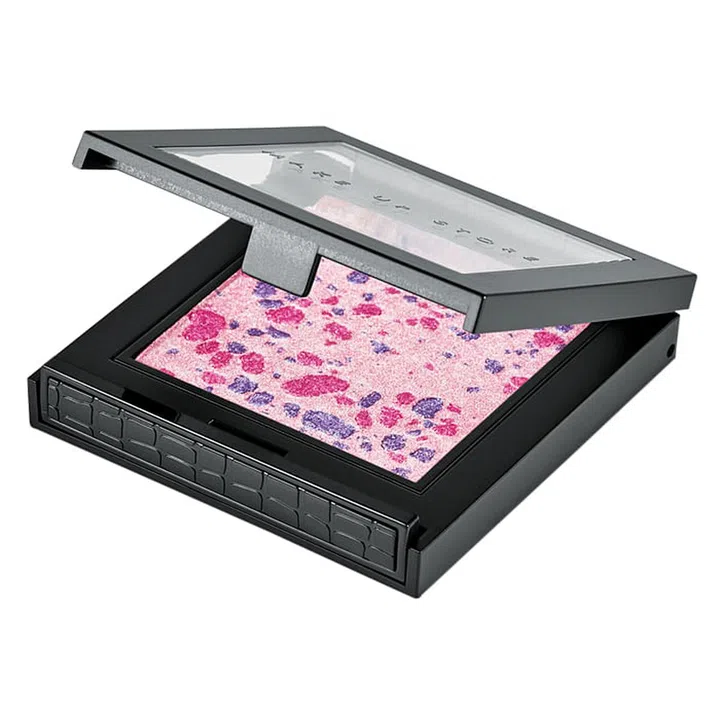 This crease-proof formula blends seamlessly for foolproof application. 