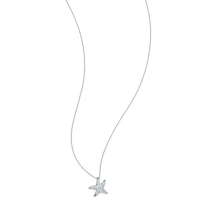 Based on one of nature's oldest creatures, the Starfish design is a representation of Peretti's ability to distill a sense of luxury to even the most minimal forms.