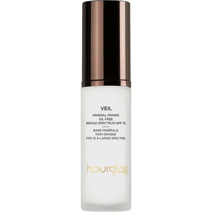 The mineral veil primer does it all! It's perfect for someone who just wants one bottle to do everything. From blurring out pores and making your foundation last all day, this silky primer is one to look into. 
