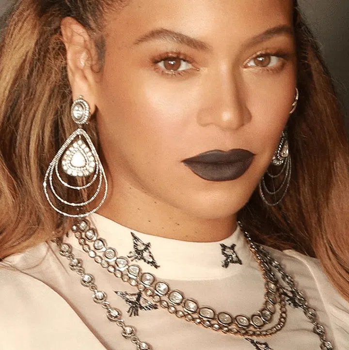 When wearing a lip colour that’s dark and matte, keep the rest of your makeup pared down. Just make sure that your complexion is dewy to avoid looking goth. Start with a sheer foundation to even out skin tone and dab on concealer only where extra coverage is needed. Follow with a touch of highlighter on the tops of your cheekbones—opt for those with golden undertones to add warmth to your skin. Photo: Instagram