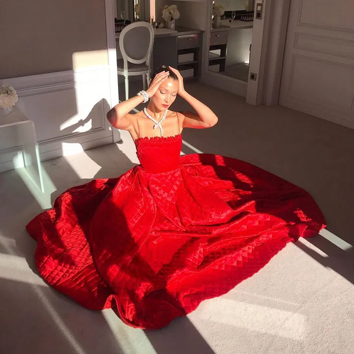 Photo: @bellahadid