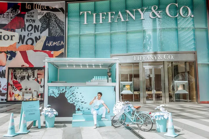 The perfect one minute commute. 
Photo: Tiffany &amp; Co. 
