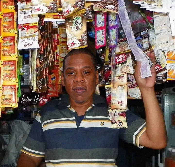 Jay Z running one of his many side businesses as a well-to-do warung owner. He looks absolutely enthused to help. 