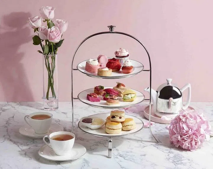 Afternoon Tea by the Bay at The Landing Point, The Fullerton Hotel (Photo: The Fullerton Hotel)
