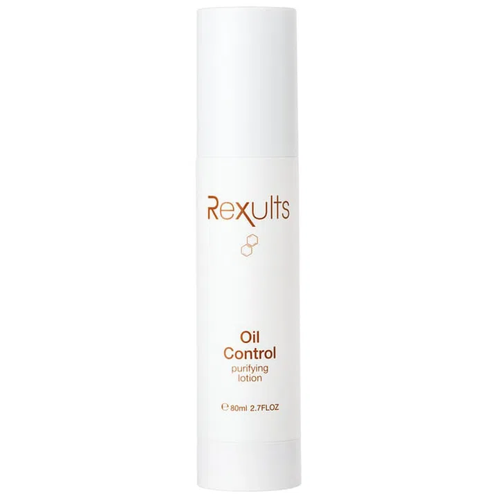 Over-active sebum glands don’t stand a chance against this purifying blend of anti-inflammatory and astringent ingredients.  