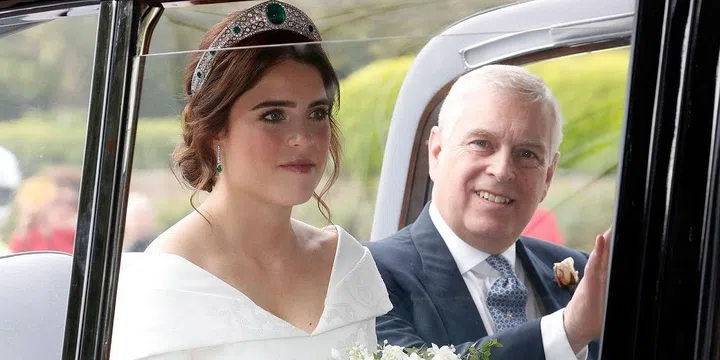 The first glimpse of the beautiful bride arriving to her wedding.