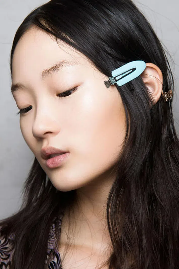 There are multiple influences on hair growth from your hair brushing technique to food intake. 
