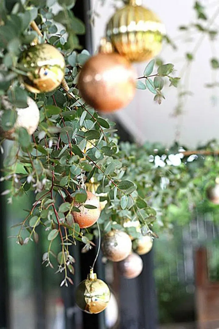 Ornaments look great on a tree, but why not make them the star of the show? String a gilded set together for some eye-catching appeal.