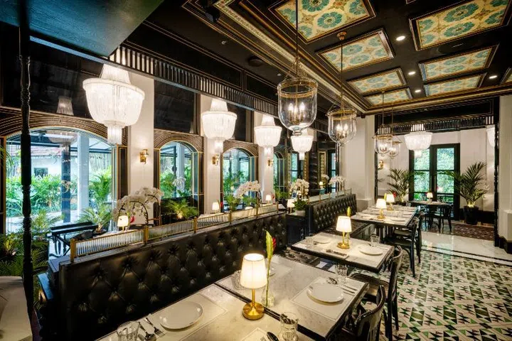 Violet Oon, Peranakan cuisine, Singapore restaurants