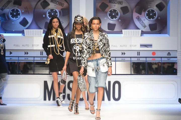 moschino fw16 livestream